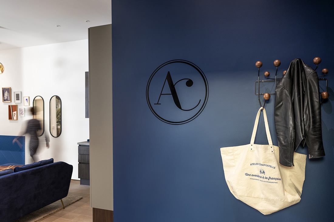https://www.ateliercompostelle.com/wp-content/uploads/2021/06/Atelier-Compostelle_2021_04_23_Bureau_186.jpg
